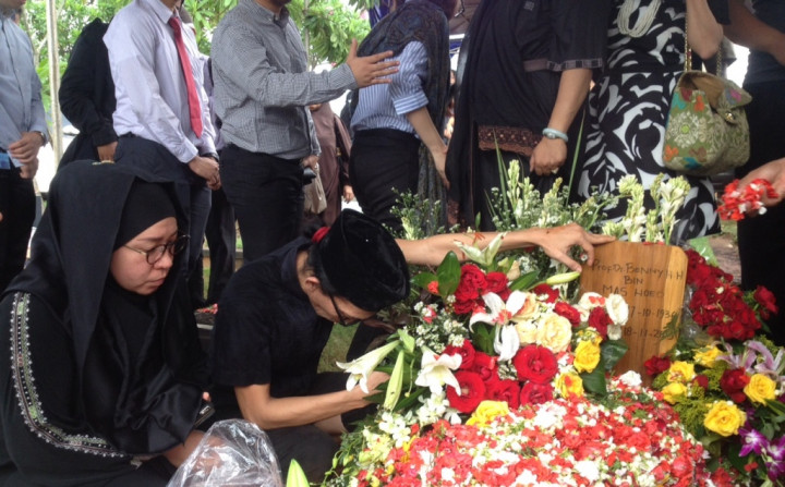 Melly Goeslaw Kehilangan Mertua Sekaligus Guru Bahasa Terbaik