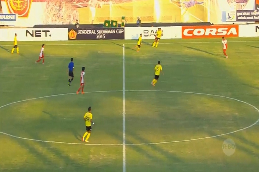 Suasana pertandingan Semen Padang vs PSM Makassar (Foto: screen capture)