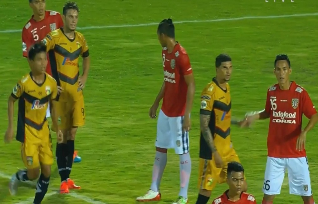 Suasana pertandingan Bali United vs Mitra Kukar (Foto: screen capture)