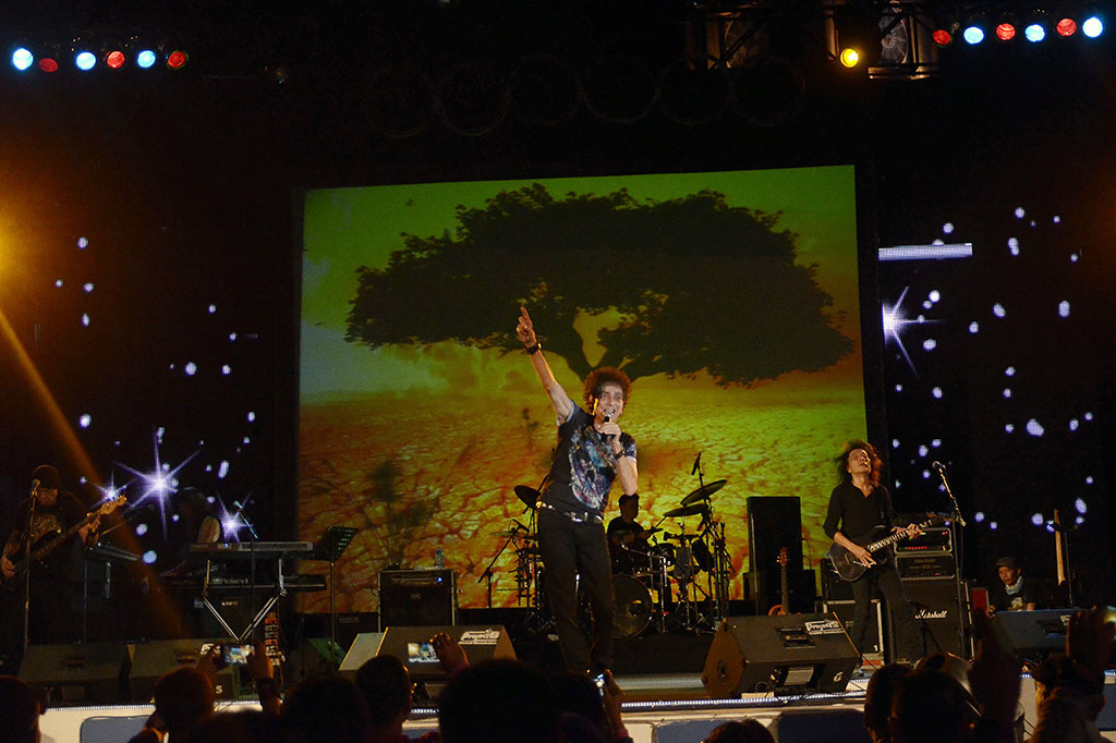 Godbless Hibur Penggemarnya di Makassar