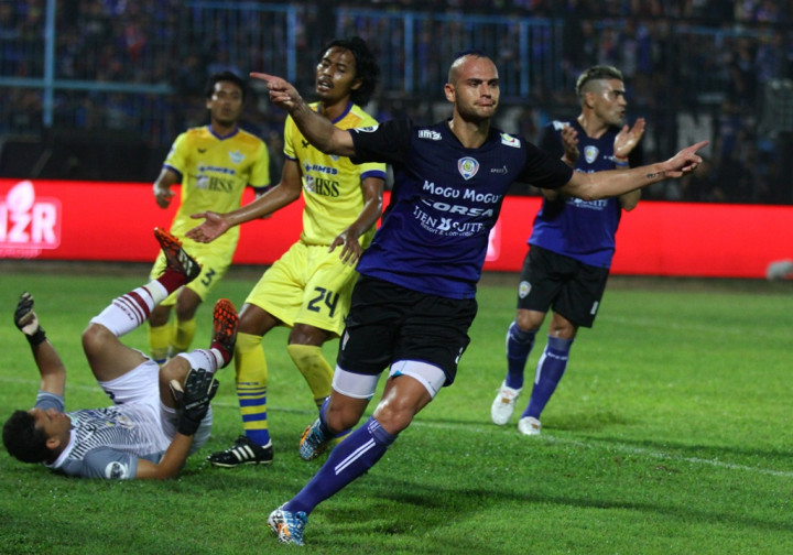Susunan pemain Arema Cronus vs Sriwijaya FC