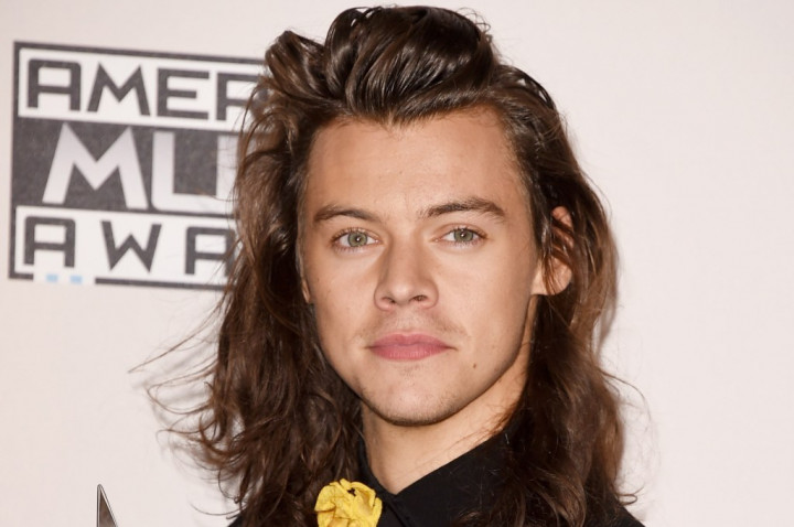 Harry Styles Kikuk Bertemu Sahabat Taylor Swift di AMA 2015