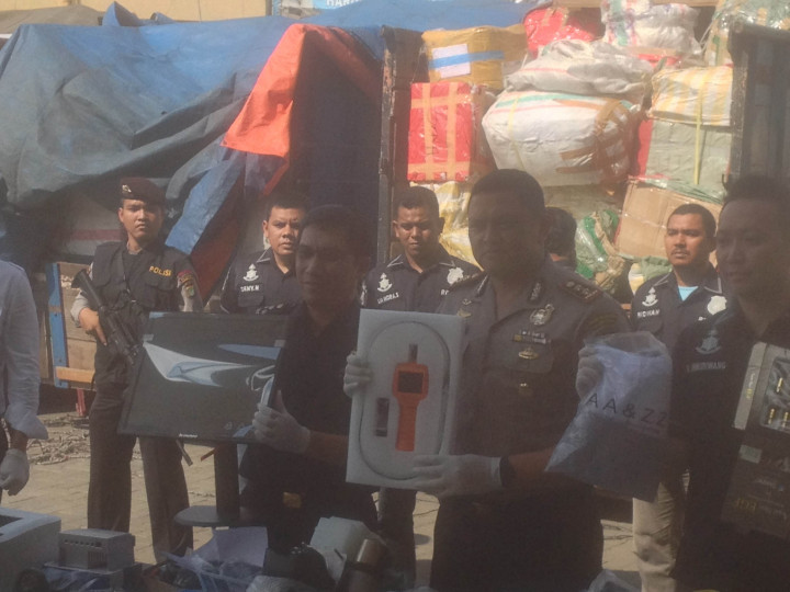 Ratusan Ribu Barang Impor Selundupan Masuk Tanjung Priok