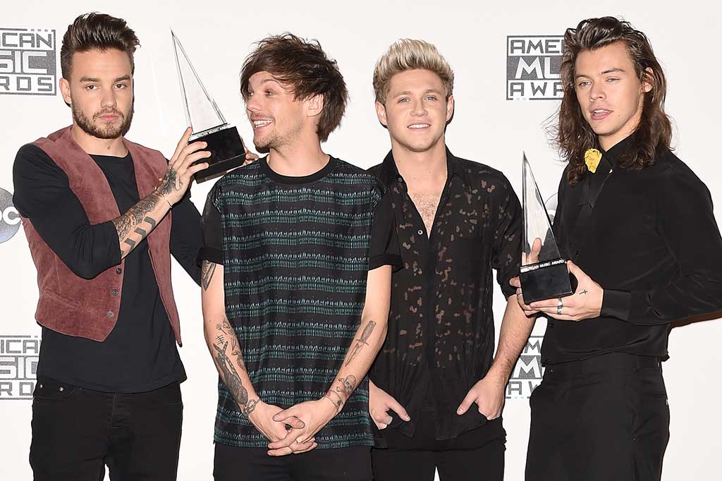 One Directions Sabet Penghargaan 'Artist of the Year'