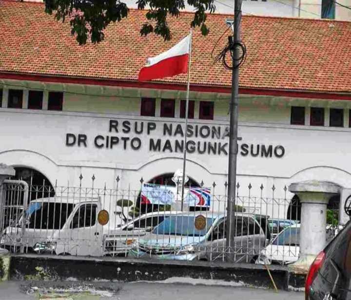 Bendera Merah Putih Dipasang Terbalik di RSCM