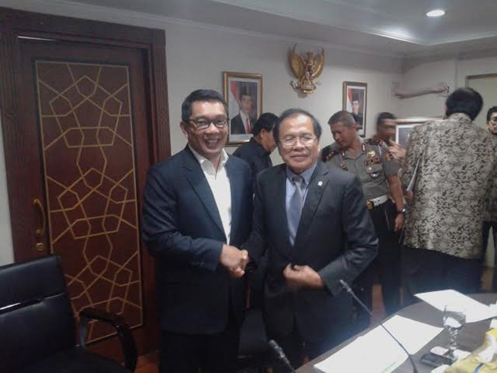 Wali Kota Bandung Ridwan Kamil dan Menko Kemaritiman Rizal Ramli (Foto: MTVN/Eko Nordiansyah)