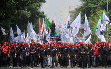 Thousands of Workers To Hold Protest in Front of Palace