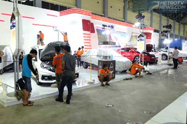 Peserta Pameran Mulai <i>Loading</i> di GIIAS Makassar 2015