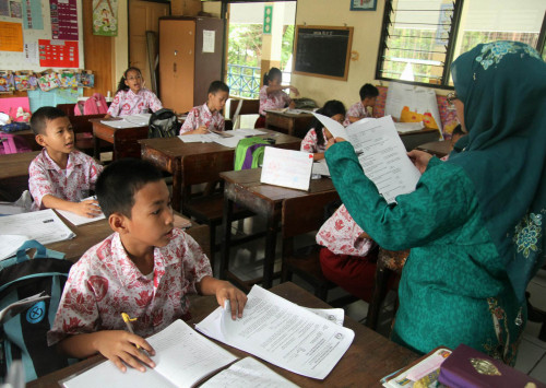 Setangkai Mawar Merah untuk Guru