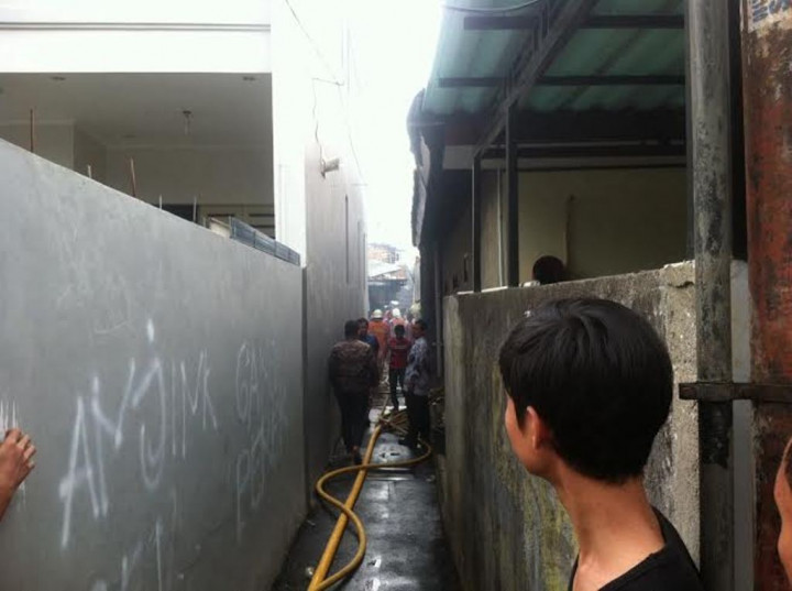 Tabung Gas 3 Kg Meledak, Atap Rumah di Pondok Labu Jebol