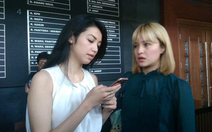 Beri Dukungan, Marshanda Hadiri Sidang Pledoi OC Kaligis