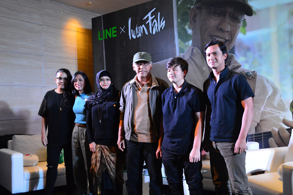 LINE mengumumkan dua iklan televisi yang dibintangi Iwan Fals dan keluarga.