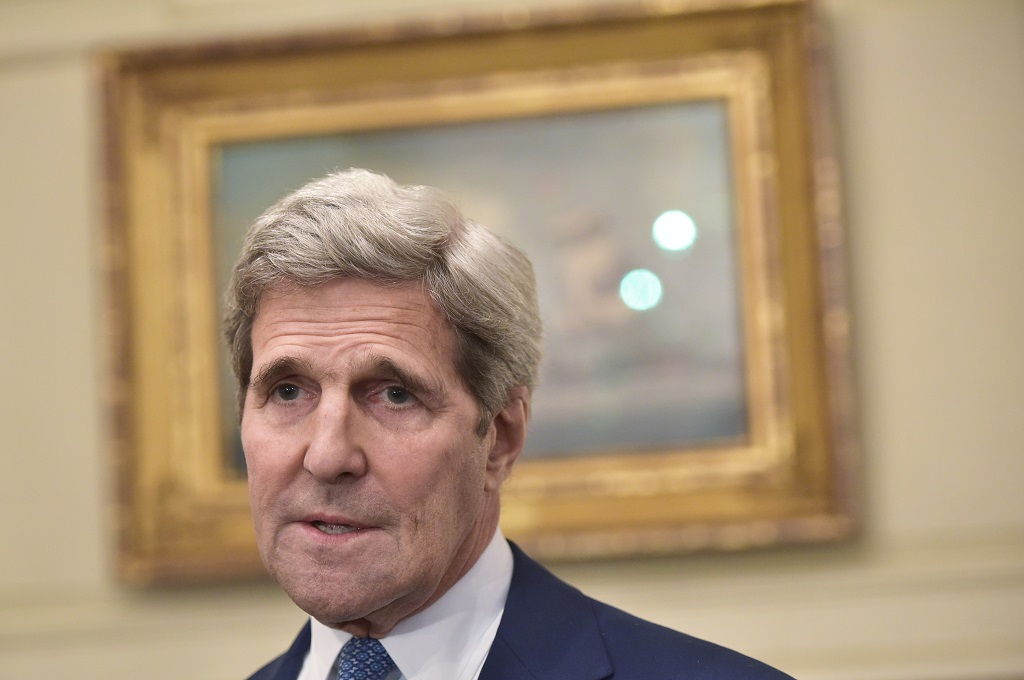 Menlu AS John Kerry saat menemui Menlu Selandia Baru Murray McCully di Washington, AS, Senin (27/7/2015). (Foto: AFP / MANDEL NGAN)