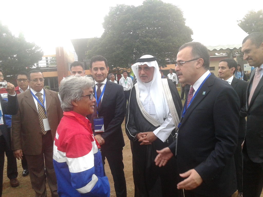Direktur Utama Pertamina Dwi Soetjipto dan President and CEO Saudi Aramco Amin al-Nasser dan disaksikan oleh Wakil Presiden Jusuf Kalla di Refinery Unit IV Cilacap. MTVN/Eko Nordiansyah.