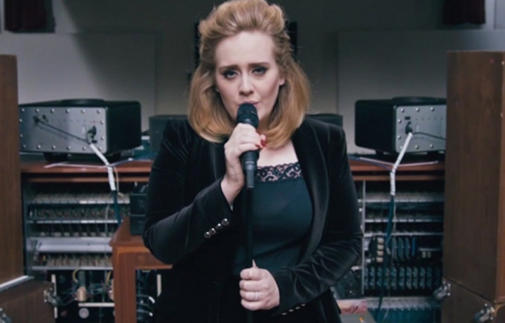 Album '25' Adele Kalahkan Rekor Penjualan Album Oasis