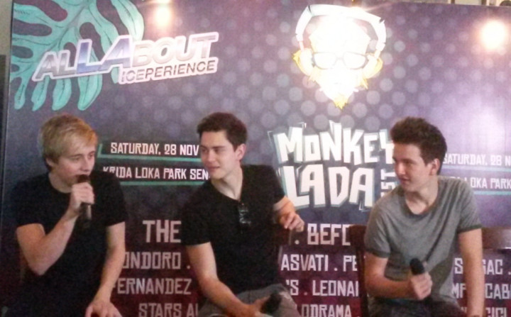 Before You Exit, Beruntung Berkarya dengan Saudara Kandung