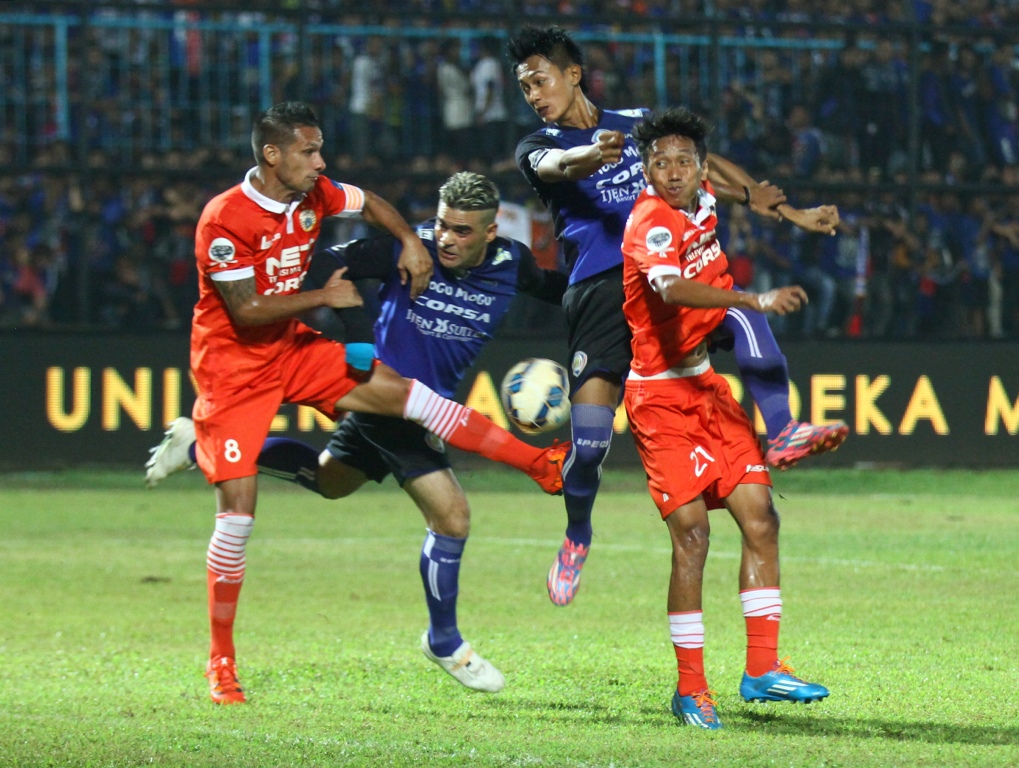 Duel Arema Cronus vs Persija Jakarta (Foto: Antara/Ari Bowo)