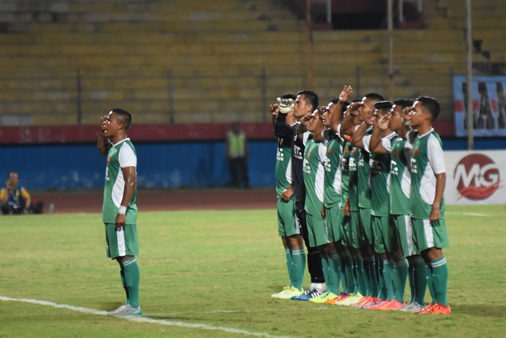 Salah satu selebrasi unik para pemain PS TNI usai mencetak gol (Foto: ANTARA FOTO/M Risyal Hidayat)