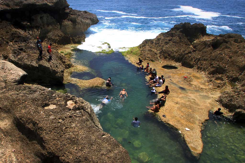 Pesona Wisata Pantai Kedung Tumpang