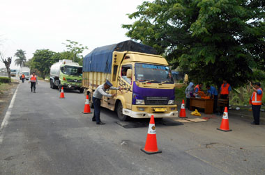 Jasa Marga Gelar Operasi, Tindak Truk yang Melebihi Muatan