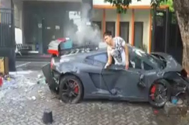 Pengemudi Lamborghini Tabrak Gerobak STMJ Jadi Tersangka