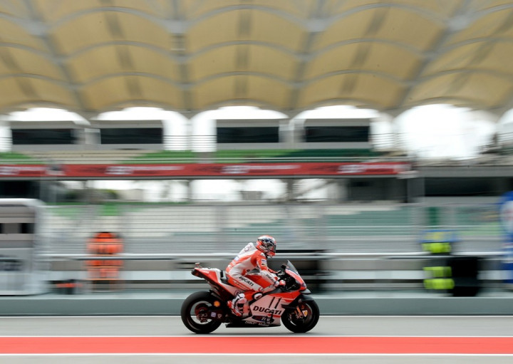 Dovizioso Keluhkan Performa Ban Michelin