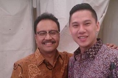 Lihat Fotonya Bersama Sopir Lamborghini, Gus Ipul Kaget