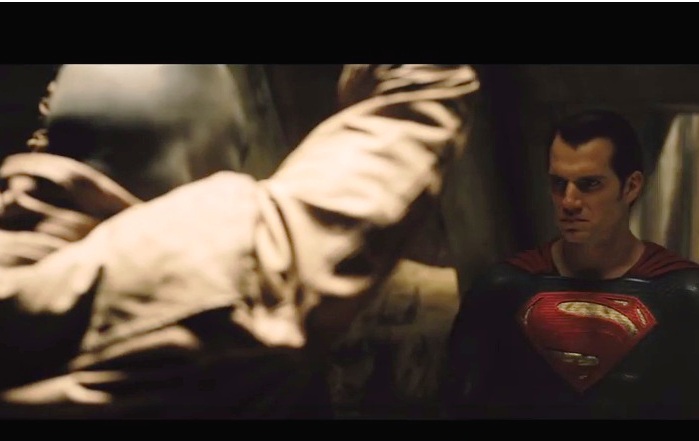 Teaser Terbaru, Batman Diikat dan Topengnya Dilepas Superman