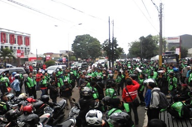 Markas Go-Jek di Bandung Disegel Driver 