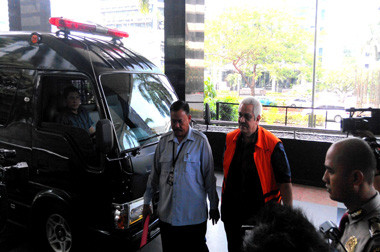 Politikus Golkar Senyum Polos Saat Ditanya Suap Gatot