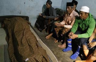 11 Jenazah Korban Kecelakaan di Tol Cipali Tiba di Kampung Halaman  