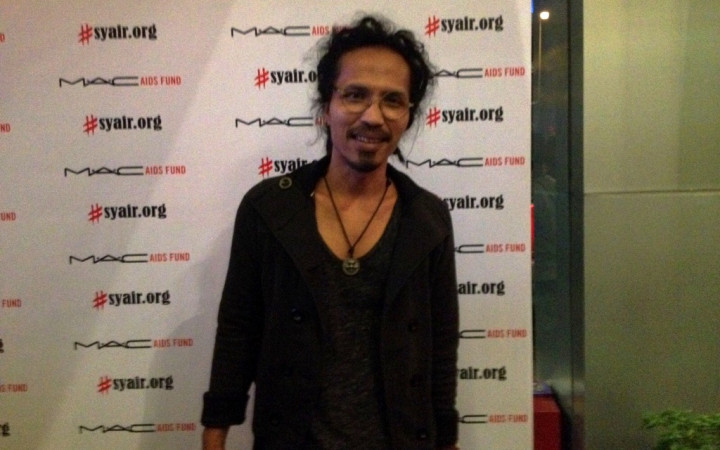 Ipang Tak Mau Merokok di Depan Anak