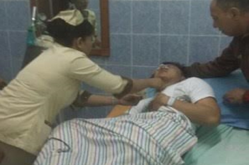 Petugas medis mengecek kesehatan Wiyang di RS Bhayangkara Polda Jatim, dok: istimewa