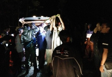 Jenazah Korban Tol Cipali Ditandu 1 Km