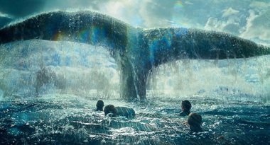 Bergulat dengan Paus Raksasa dalam In the Heart of the Sea