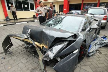 SPDP Tersangka Lamborghini Dikirim ke Kejari Surabaya