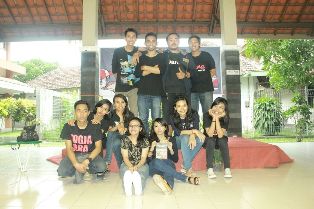 Mahasiswa Rela Jadi Juru Parkir Demi Sumbang Sekolah