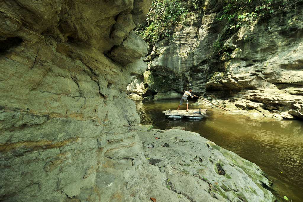 Tebing-tebing Unik di Wisata Alam Kedung Cinet Jombang