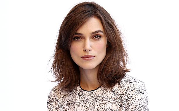 Keira Knightley Donasi Pakaian untuk Wardrobes for Woman