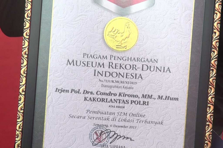 Kakorlantas Terima Rekor Muri di Peluncuran SIM Online    