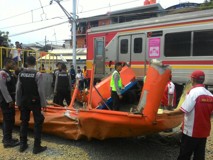 Korban Tewas Kecelakaan KRL Vs Metromini Berjumlah 14 Orang 