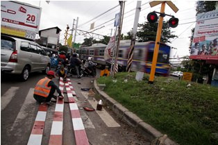 Ahok Sebut Pintu Perlintasan KRL Sulit Diatasi