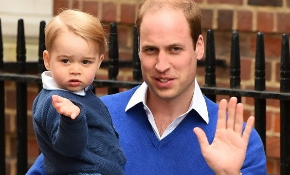Pangeran William menggendong Pangeran George (Foto:Getty Images)