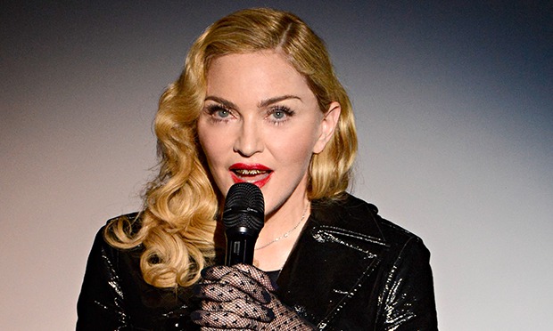 Hormati Korban Tragedi Paris, Madonna Gelar Konser