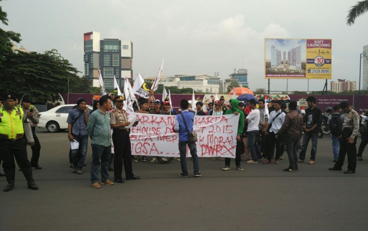 Sekelompok Masyarakat Gelar Demo Tolak DWP 2015