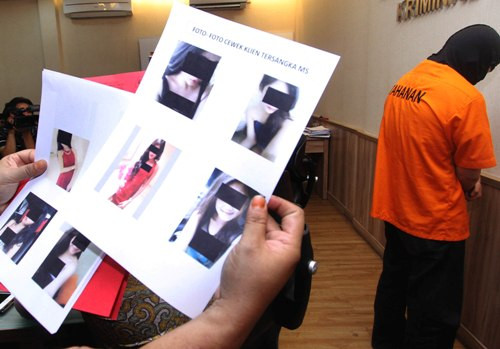 Polisi Sita Kondom Bukti Prostitusi Artis NM