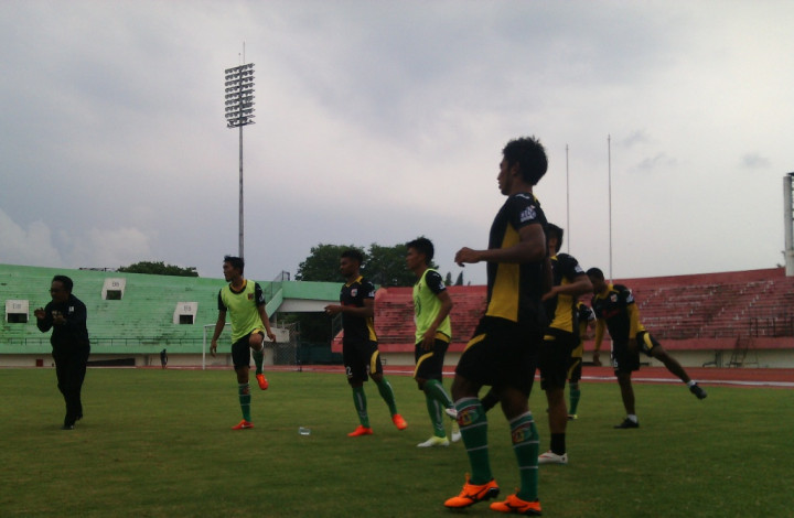 Saling Lontar Pujian Jelang Mitra Kukar vs Persija Jakarta