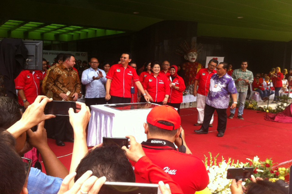 Gubernur Ahok dan Menteri Nila saat peresmian RSUD Pasar Minggu---MTVN/Gervin