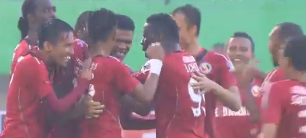Skuat Semen Padang merayakan kemenangan. (Foto : Ist)