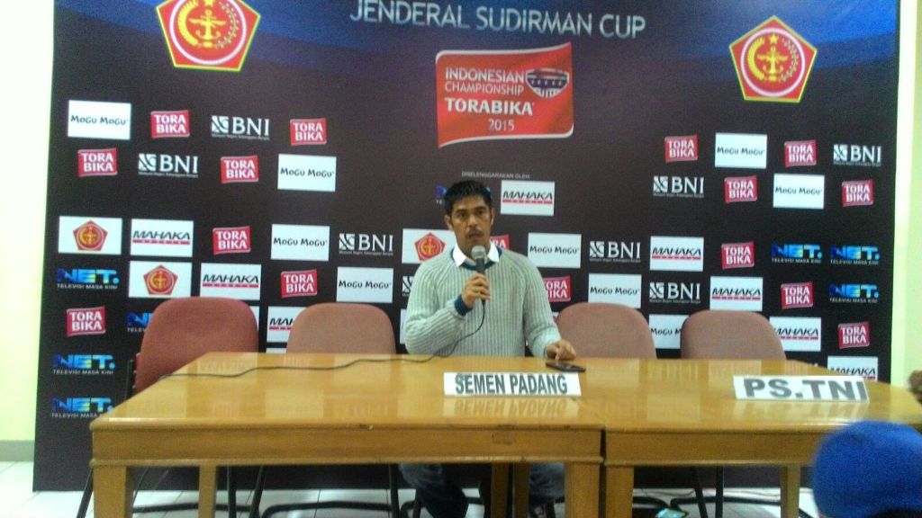 Pelatih Semen Padang, Nil Maizar saat konferensi pers seusai melawan PS TNI (MTVN - Krisna)